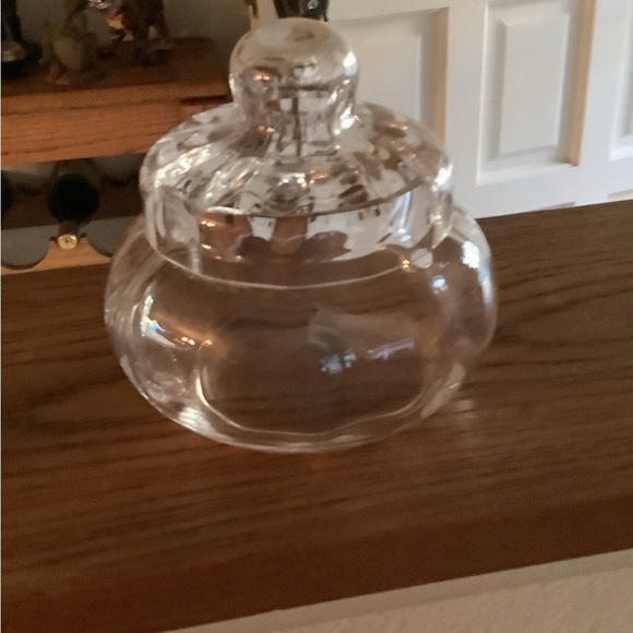WEDGEWOOD CRYSTAL SMALL CANDY DISH WITH LID PRISTINE CONDITION THIN CRYSTAL - Picture 8 of 9